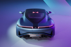 Первый китайский суперкар» от Aion заметили на производственной линии