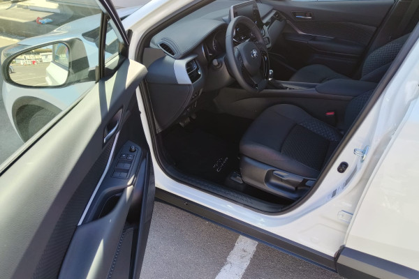 2022 Toyota C-HR с пробегом 200 км