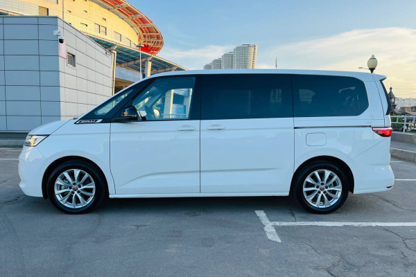 2022 Volkswagen Multivan с пробегом 9 000 км