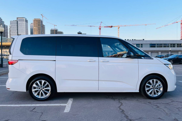 2022 Volkswagen Multivan с пробегом 9 000 км