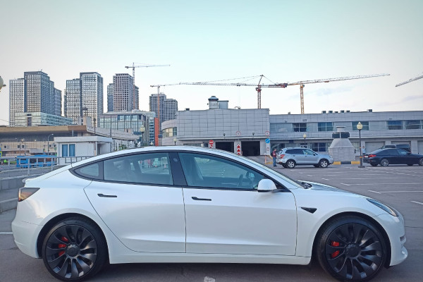 2022 Tesla Model 3 с пробегом 80 км