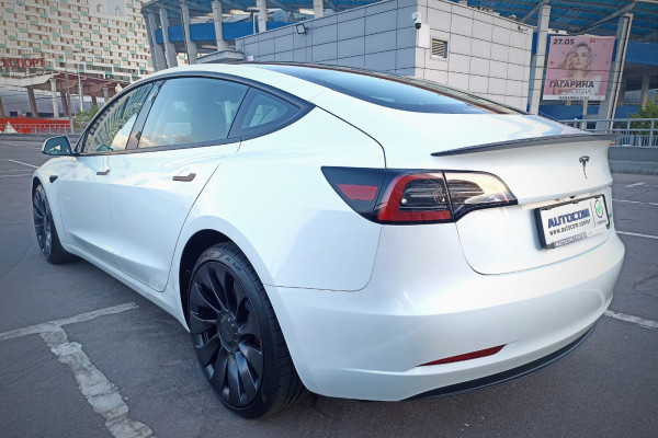 2022 Tesla Model 3 с пробегом 80 км