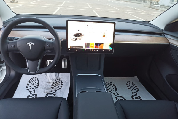 2022 Tesla Model 3 с пробегом 80 км