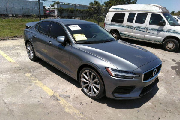 2020 Volvo S60 с пробегом 15 248 км