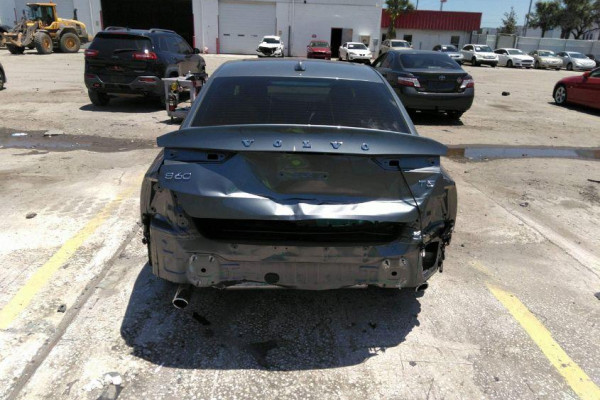 2020 Volvo S60 с пробегом 15 248 км
