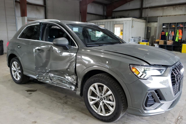 2023 Audi Q3 с пробегом 9 562 км