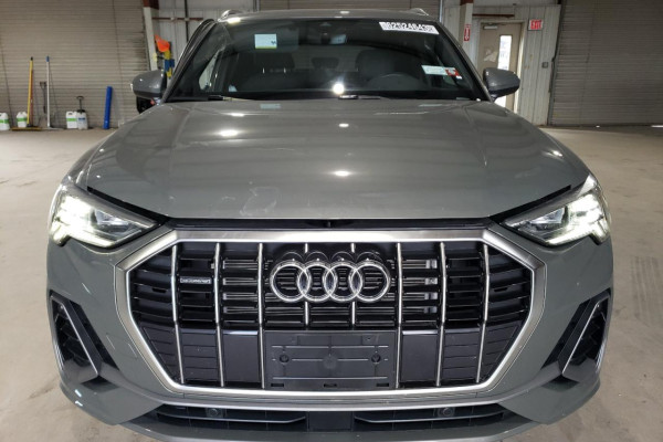 2023 Audi Q3 с пробегом 9 562 км
