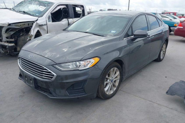 2020 Ford Fusion (North America) с пробегом 85 006 км
