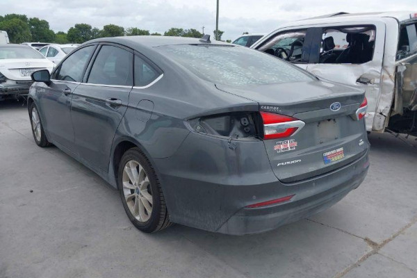 2020 Ford Fusion (North America) с пробегом 85 006 км
