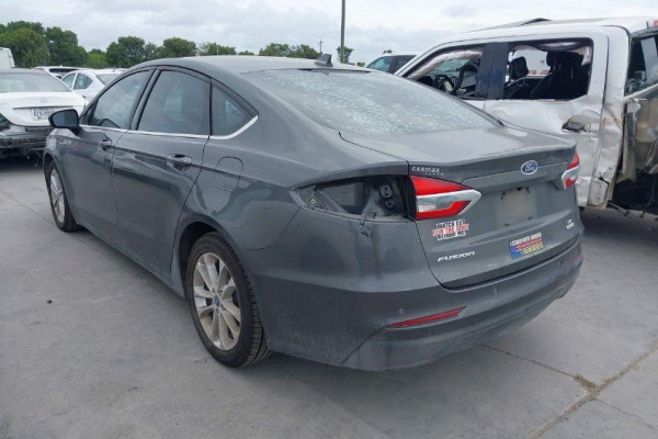 2020 Ford Fusion (North America) с пробегом 85 006 км