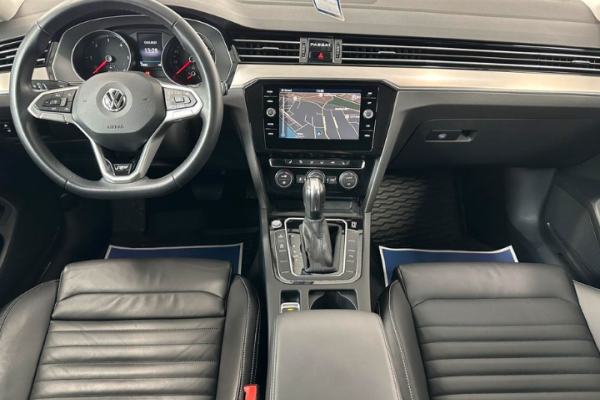 2020 Volkswagen Passat с пробегом 12 000 км