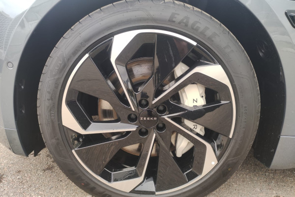 2023 Zeekr 001 с пробегом 17 км