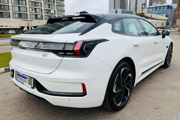 2023 Zeekr 001 с пробегом 10 км