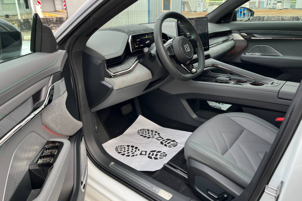 2023 Zeekr 001 с пробегом 10 км