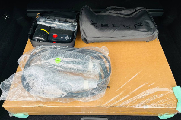 2023 Zeekr 001 с пробегом 10 км