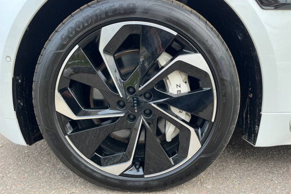 2023 Zeekr 001 с пробегом 10 км