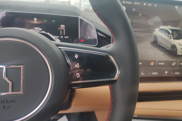 2023 Zeekr 001 с пробегом 40 км