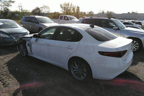 2022 Alfa Romeo Giulia с пробегом 6 935 миль