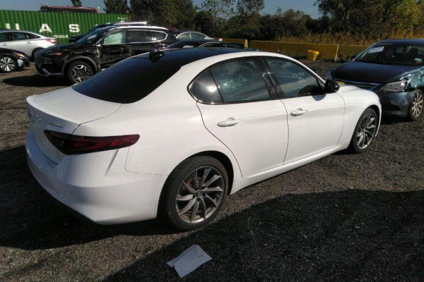 2022 Alfa Romeo Giulia с пробегом 6 935 миль