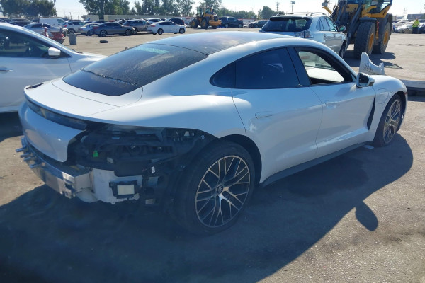 2021 Porsche Taycan с пробегом 24 752 миль