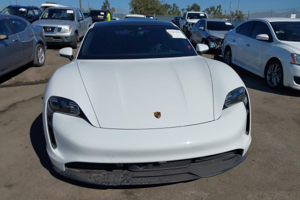 2021 Porsche Taycan с пробегом 24 752 миль