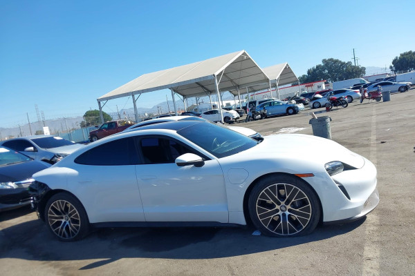 2021 Porsche Taycan с пробегом 24 752 миль