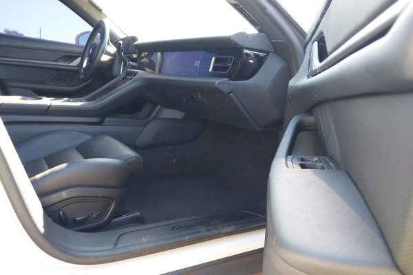 2021 Porsche Taycan с пробегом 24 752 миль