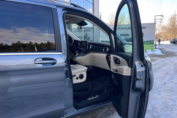 2022 Mercedes-Benz V-Класс с пробегом 30 100 км