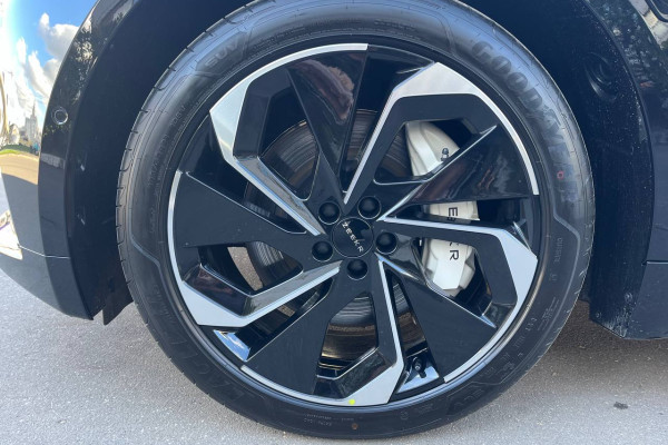 2023 Zeekr 001 с пробегом 20 км