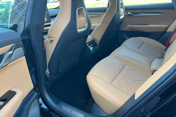 2023 Zeekr 001 с пробегом 20 км