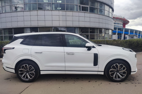 2023 Lynk & Co 09 с пробегом 20 км