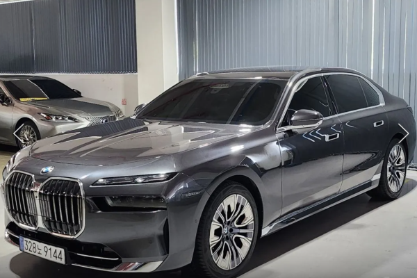 2023 BMW 7 серии с пробегом 10 000 км
