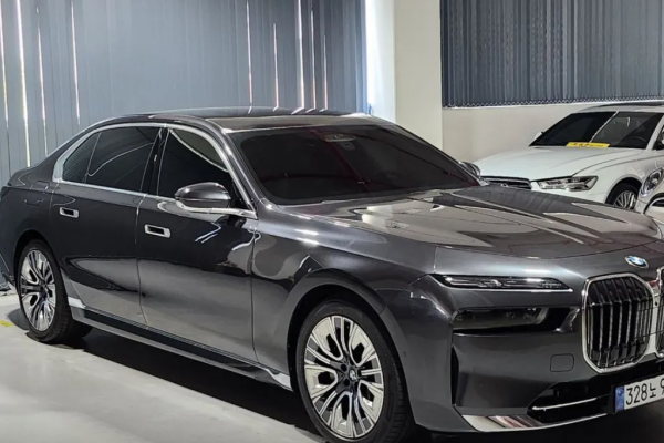 2023 BMW 7 серии с пробегом 10 000 км