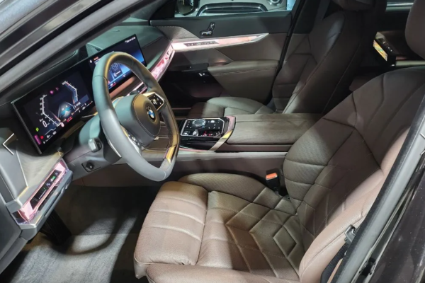 2023 BMW 7 серии с пробегом 10 000 км