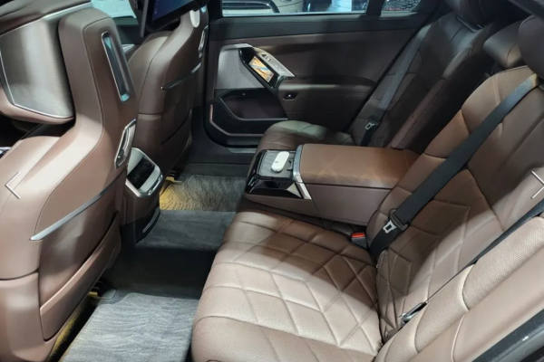 2023 BMW 7 серии с пробегом 10 000 км