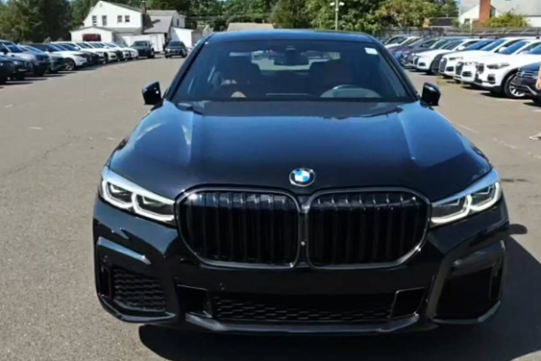 2021 BMW 7 серии с пробегом 23 028 км