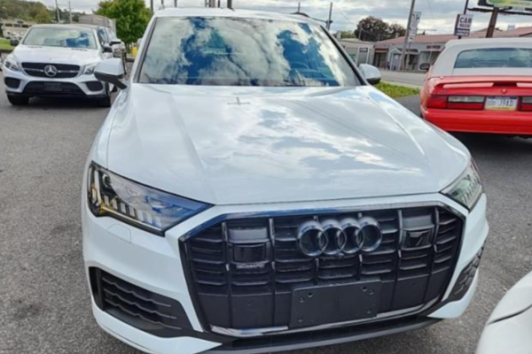 2021 Audi Q7 с пробегом 16 000 миль