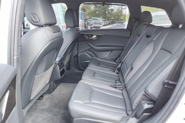 2021 Audi Q7 с пробегом 16 000 миль