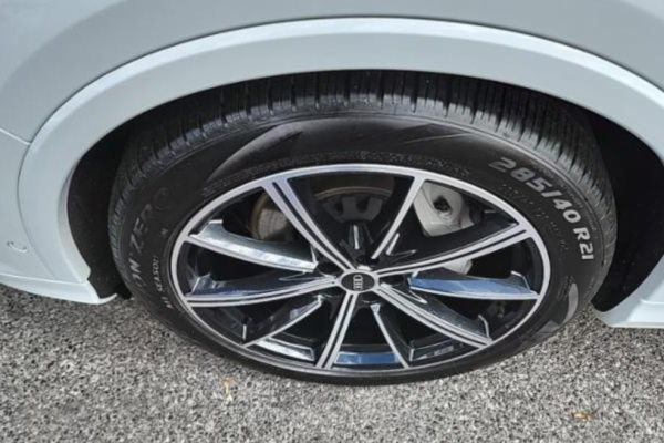 2021 Audi Q7 с пробегом 16 000 миль