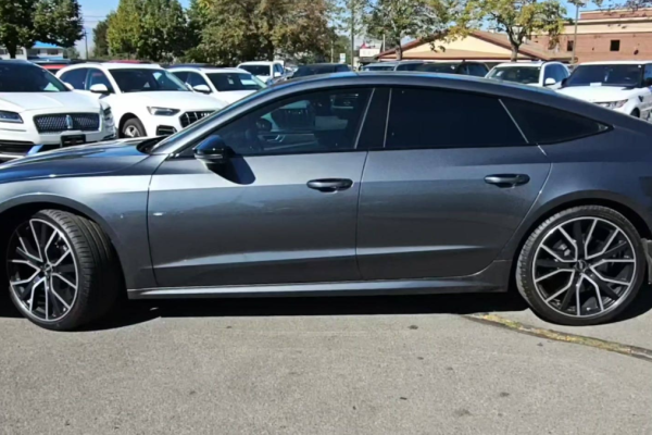 2022 Audi S7 с пробегом 13 500 миль