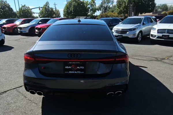 2022 Audi S7 с пробегом 13 500 миль