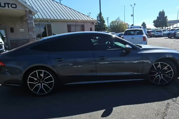 2022 Audi S7 с пробегом 13 500 миль