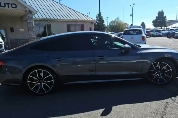 2022 Audi S7 с пробегом 13 500 миль