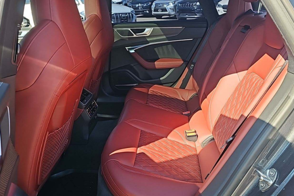 2022 Audi S7 с пробегом 13 500 миль