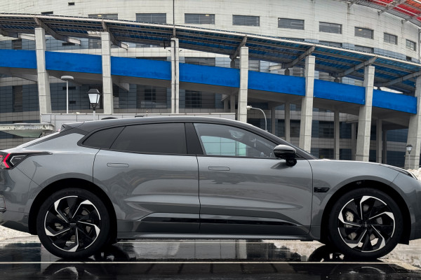 2023 Zeekr 001 с пробегом 20 км