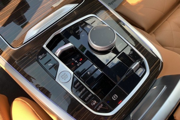 2023 BMW X7 с пробегом 31 000 км