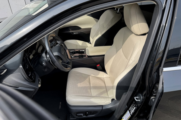 2023 Lexus RX с пробегом 40 088 км