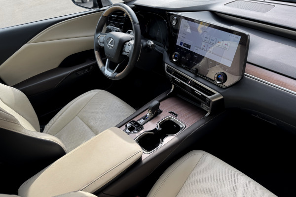 2023 Lexus RX с пробегом 40 088 км