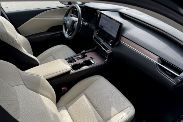 2023 Lexus RX с пробегом 40 088 км